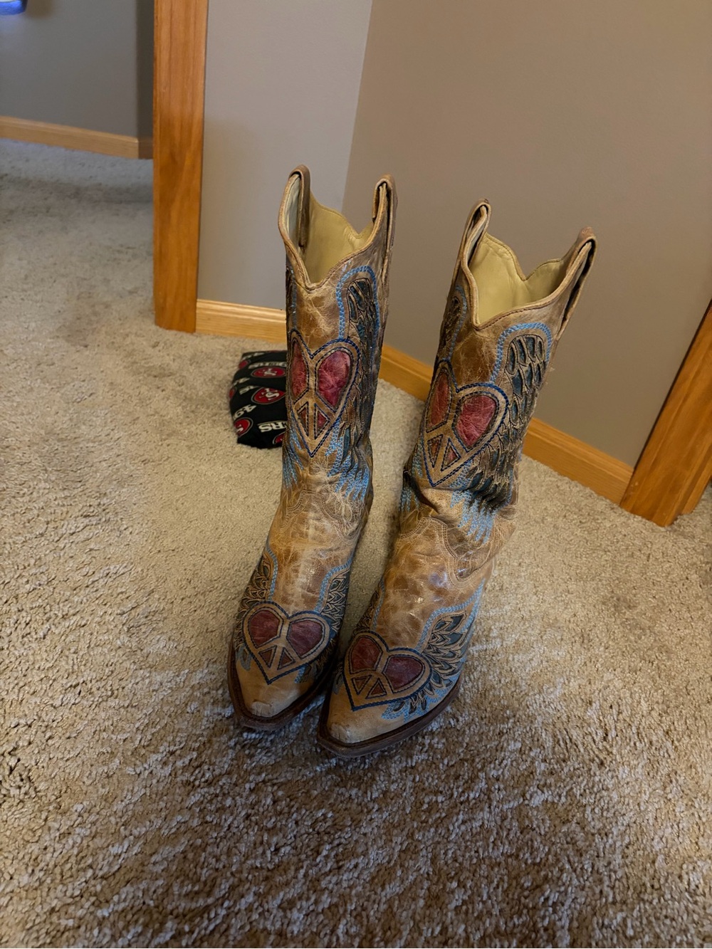Womenβs Corral Cowboy Tan Leather Western Boots with Red Heart Embroidery
